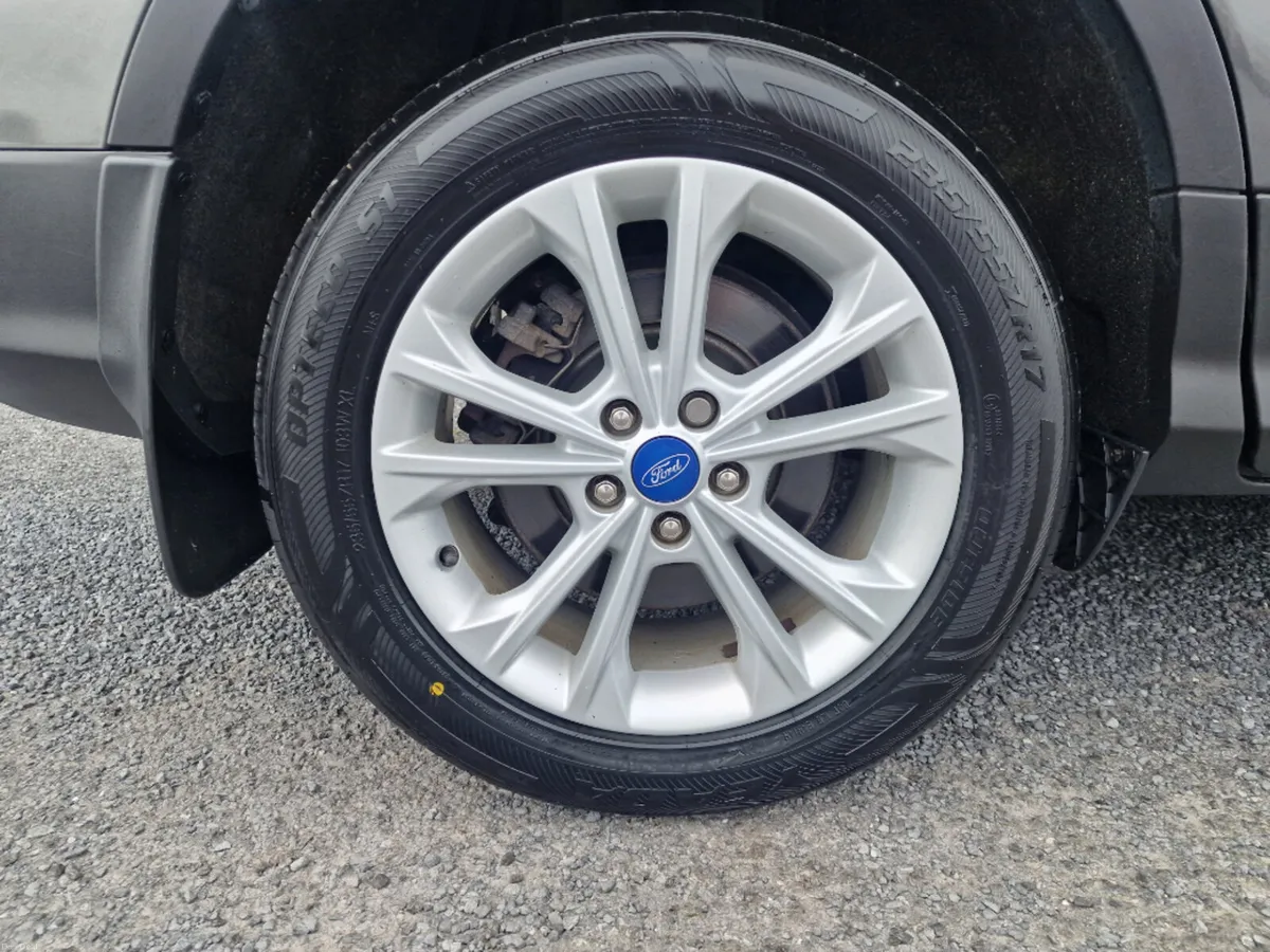 Ford Kuga Titanium 1.5 TDCI 120PS FWD 4D - Image 4