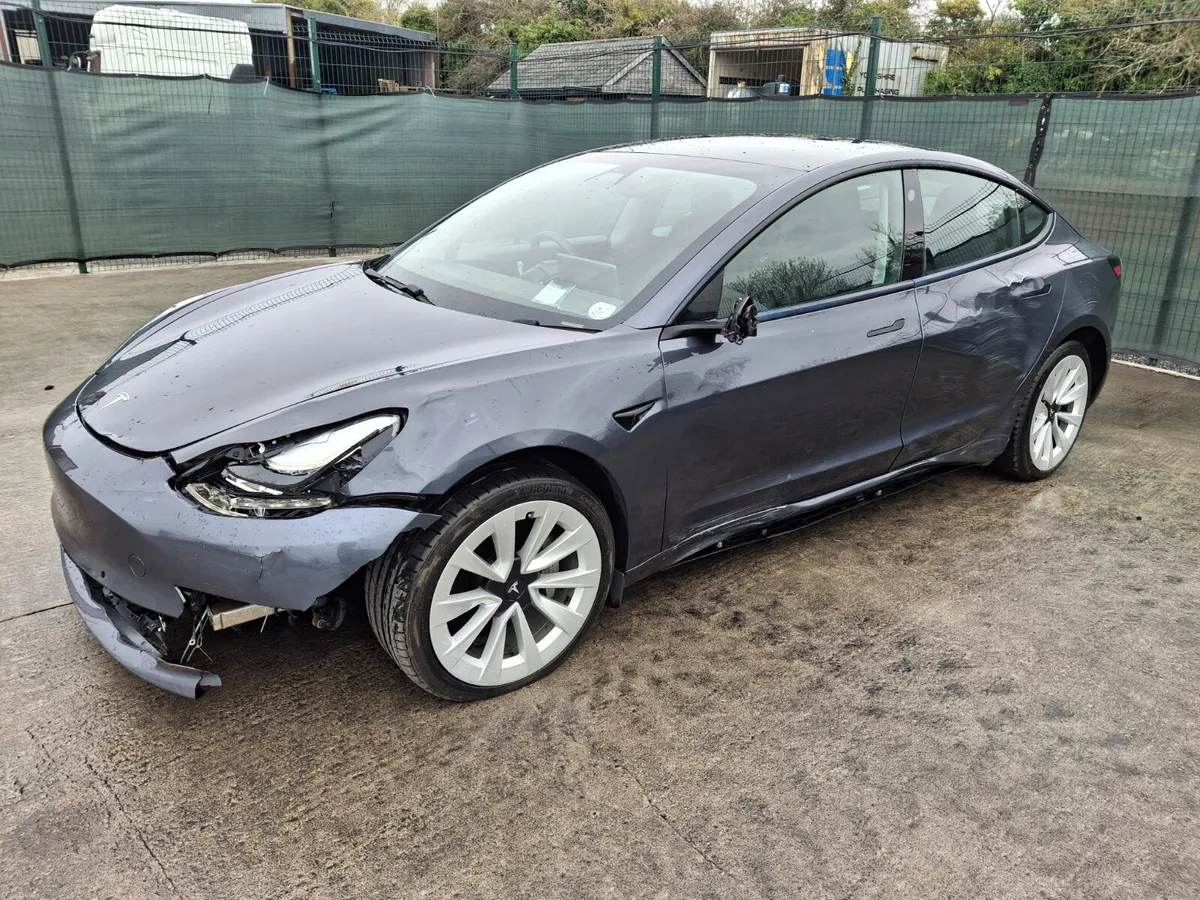 202 Tesla Model 3 Standard Plus 3 - Image 2