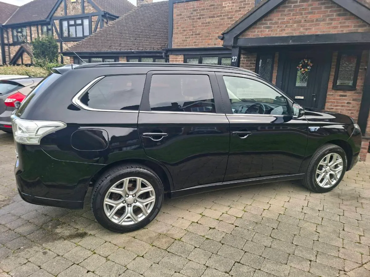 MITSUBISHI OUTLANDER PHEV 2015 BLACK VERY CLEAN - Image 3