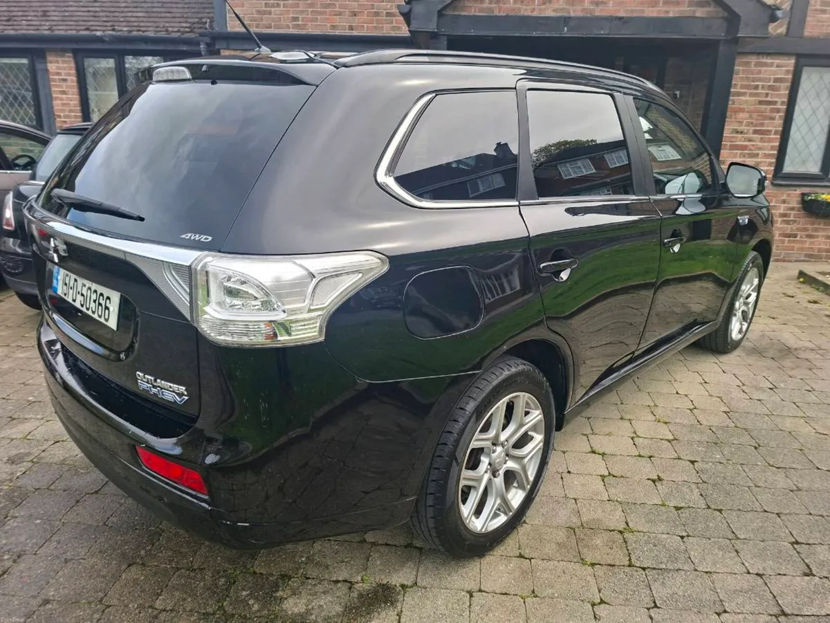 MITSUBISHI OUTLANDER PHEV 2015 BLACK VERY CLEAN - Image 1