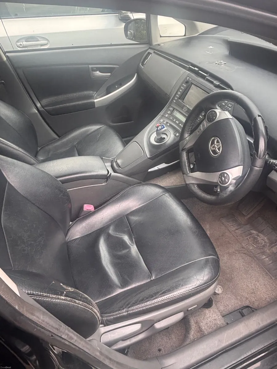 Toyota Prius 2012 - Image 2