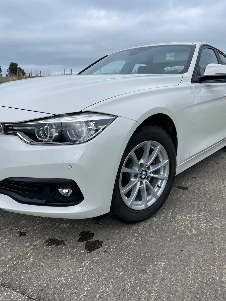 BMW 3-Series 2018 - Image 2