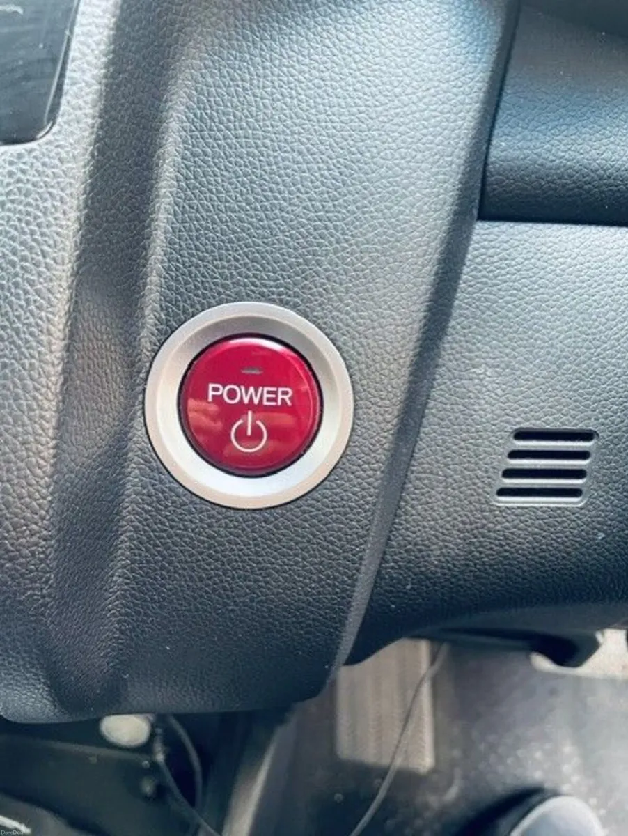 2015 Honda Fit Hybrid, Low Mileage - Automatic car - Image 2