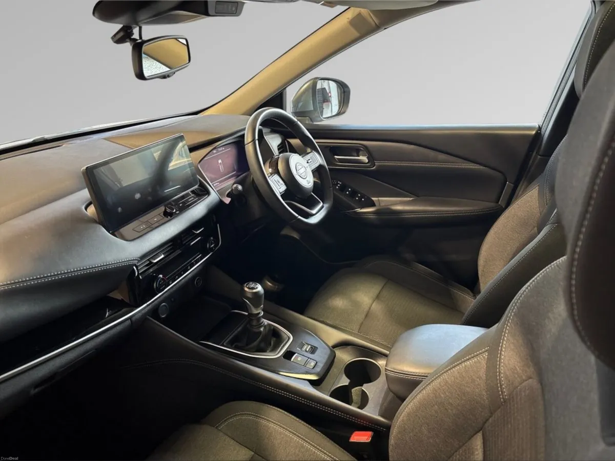 Nissan Qashqai 1.3 PET MILD HYBRID SV PREMIUM - Image 4