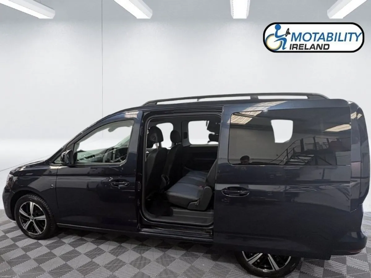 Volkswagen Caddy Life Wheelchair Accessible - Image 4