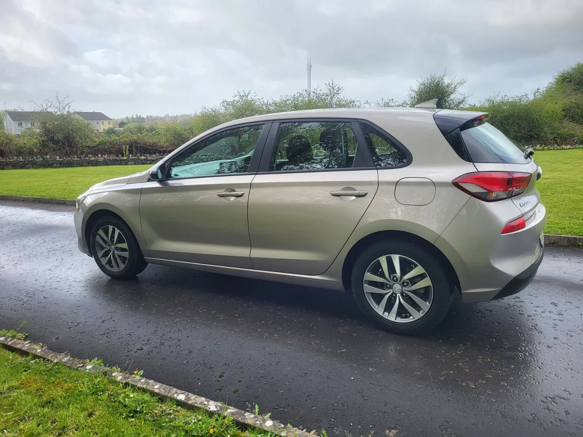 Hyundai i30   DIESEL   LOW KMS - Image 4