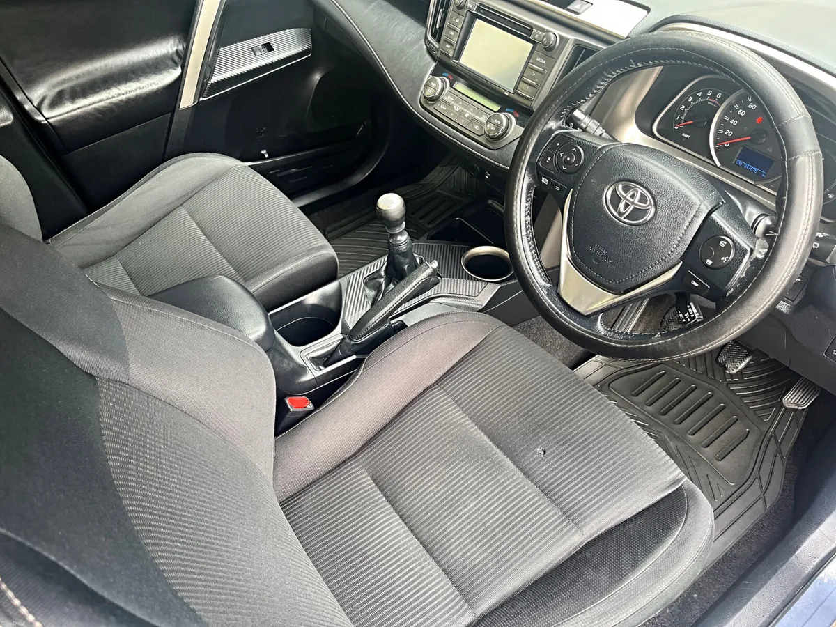 Toyota RAV4 2.0 D-4D LUNA 2WD - Image 4