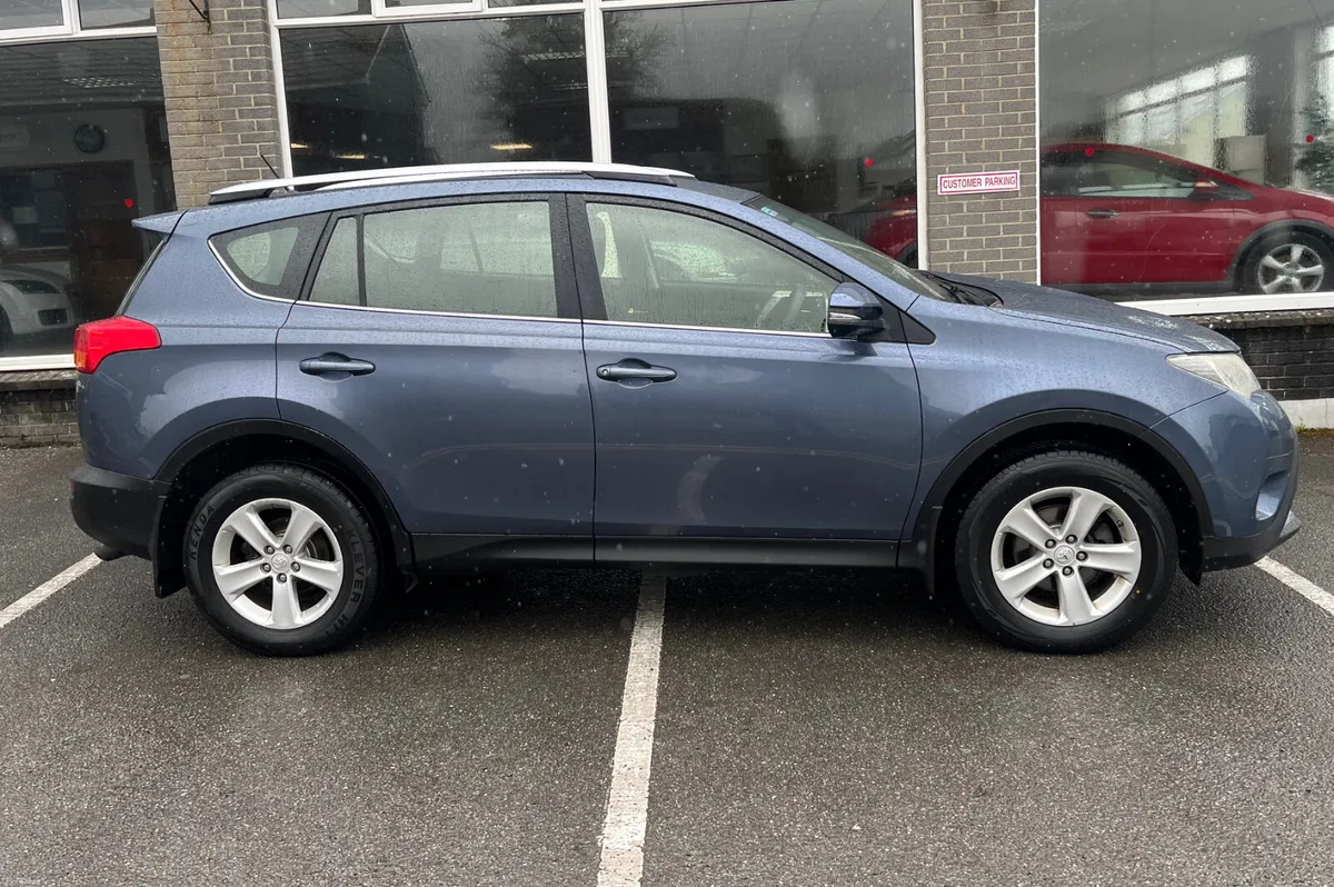 Toyota RAV4 2.0 D-4D LUNA 2WD - Image 2