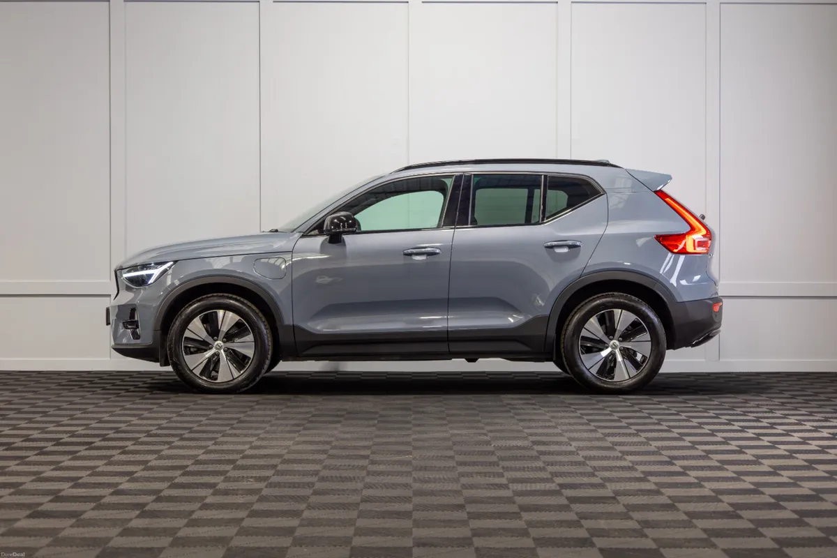 222 Volvo XC40 T4 Plus - Image 3