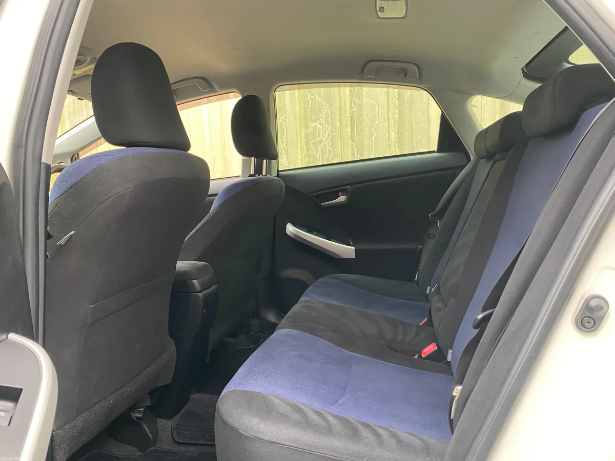 Toyota Prius 2015///LOW KLMS//FINANCE AVAILABLE/// - Image 5