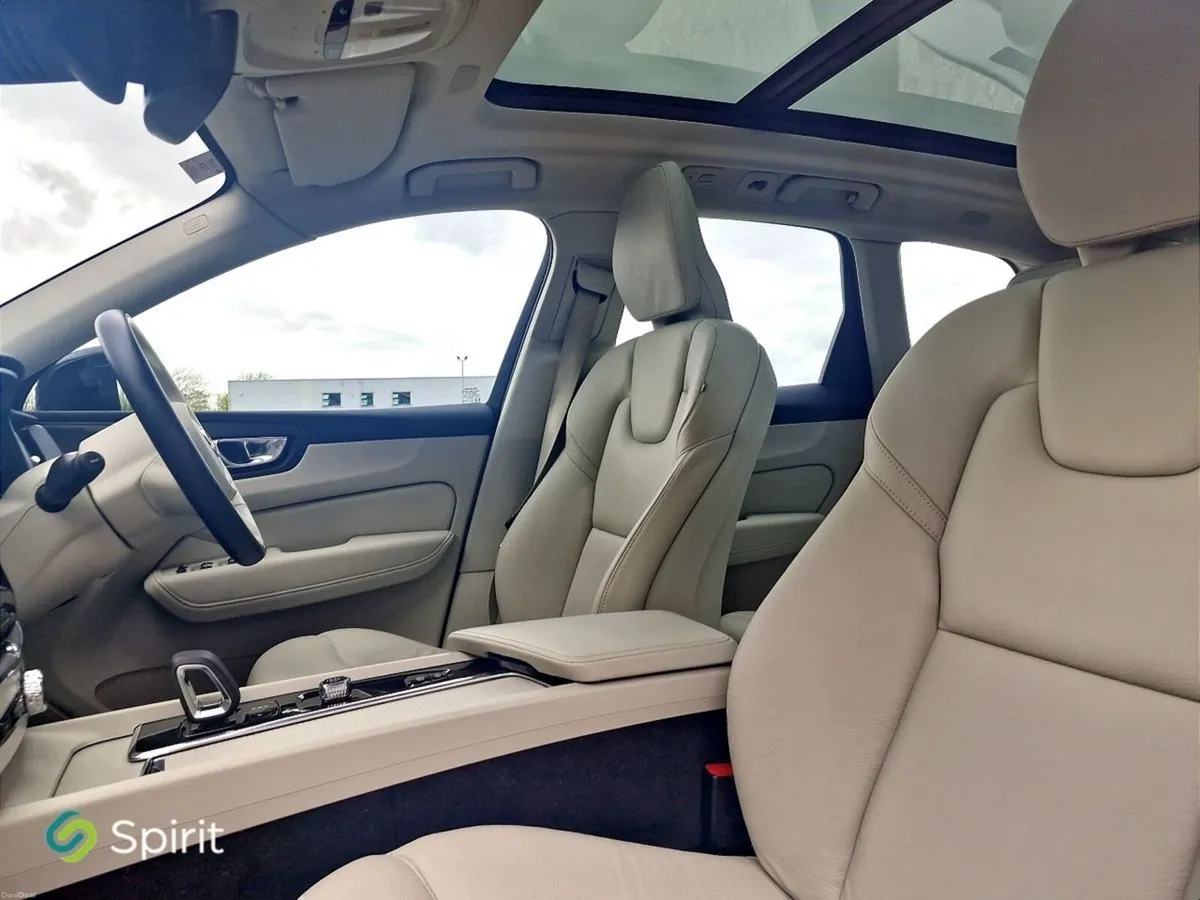 Volvo XC60 T6 Plug In Hybrid, Inscription Expressi - Image 4