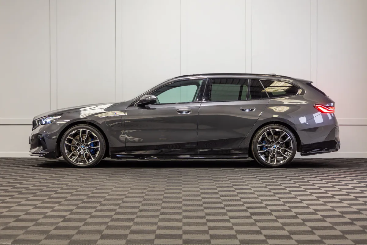 2025 BMW 5-Series 530e M-Sport - Image 3