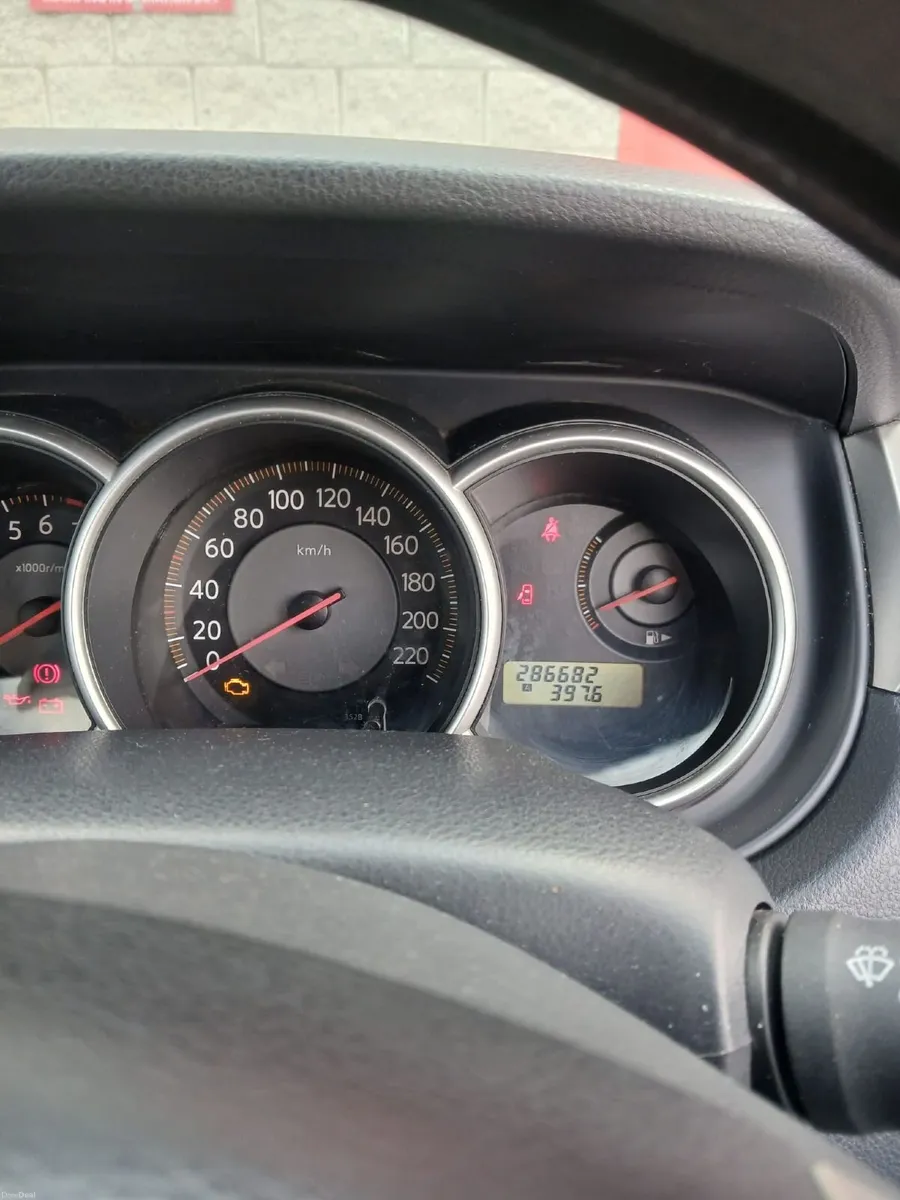 Nissan Tiida 2010 - Image 4