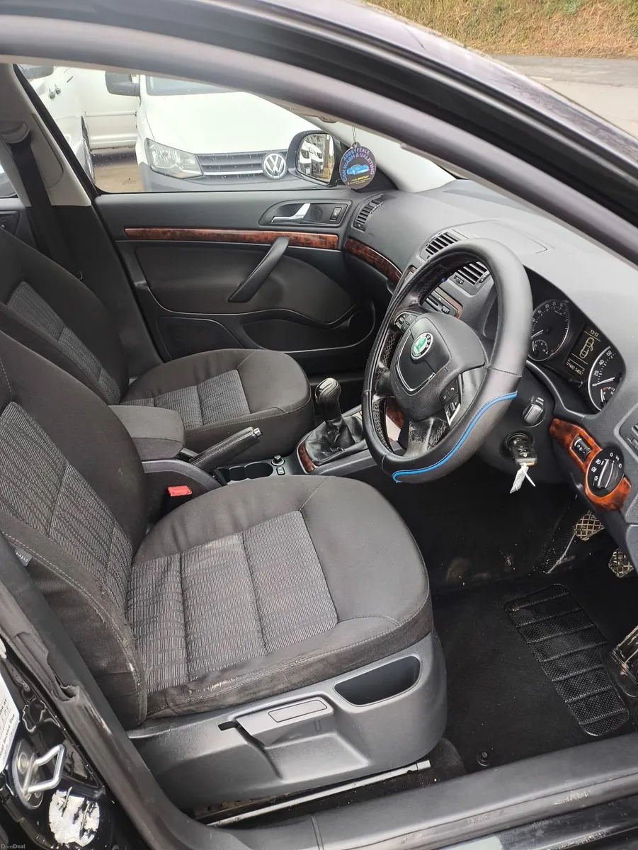 Skoda Octavia 2011 - Image 2