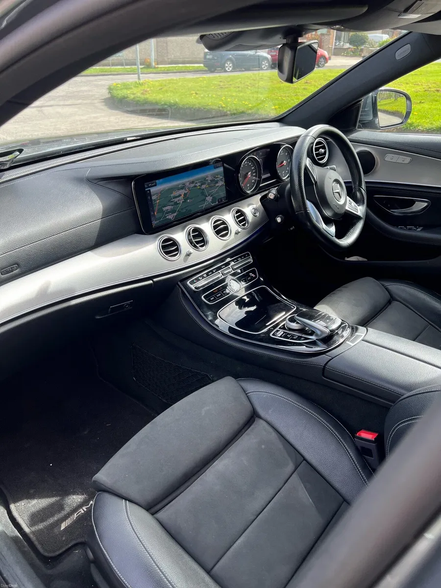 Mercedes benz E 220 CDI AMG LINE - Image 6