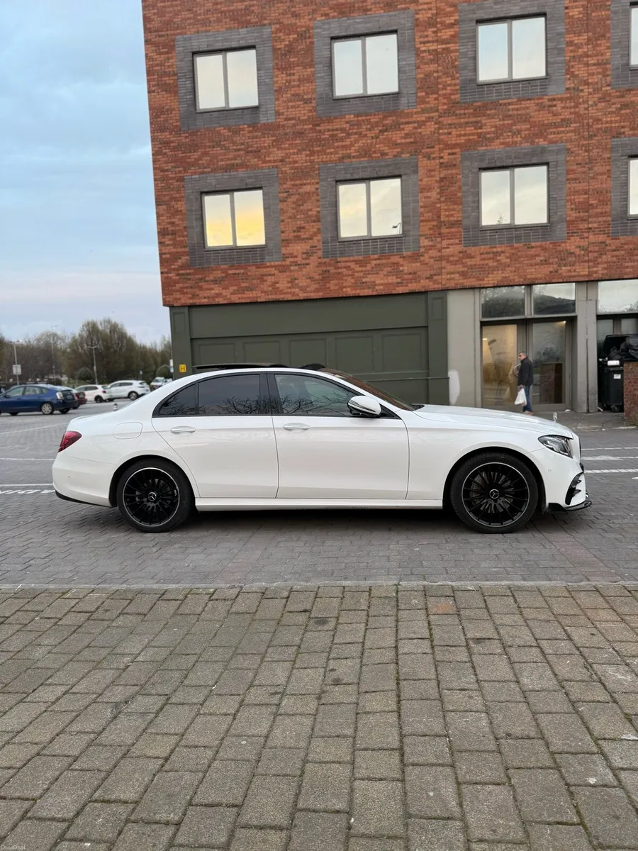 Mercedes E220d AMG Line Imacculate - Image 3