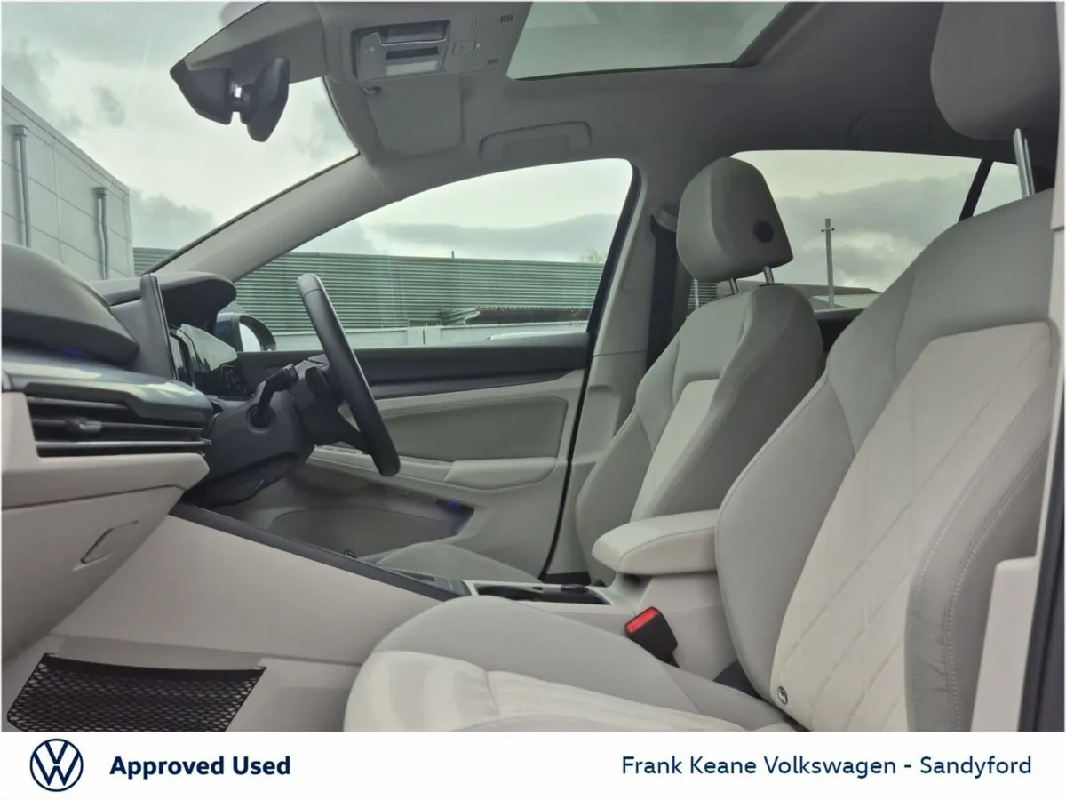 Volkswagen Golf *Style* 1.5 eTSI 150HP DSG MHEV @F - Image 4