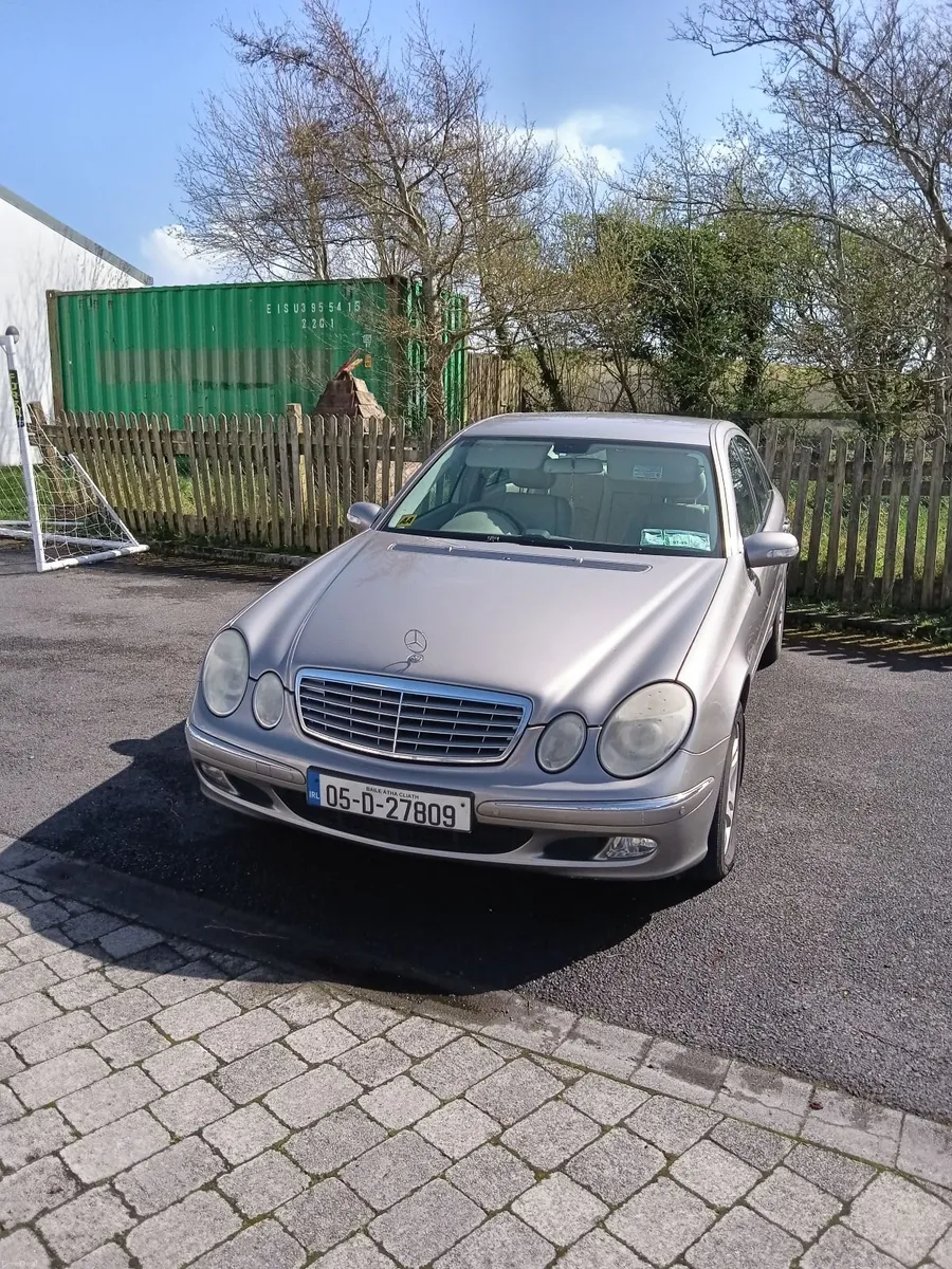 Mercedes-Benz E-Class 2005 - Image 3