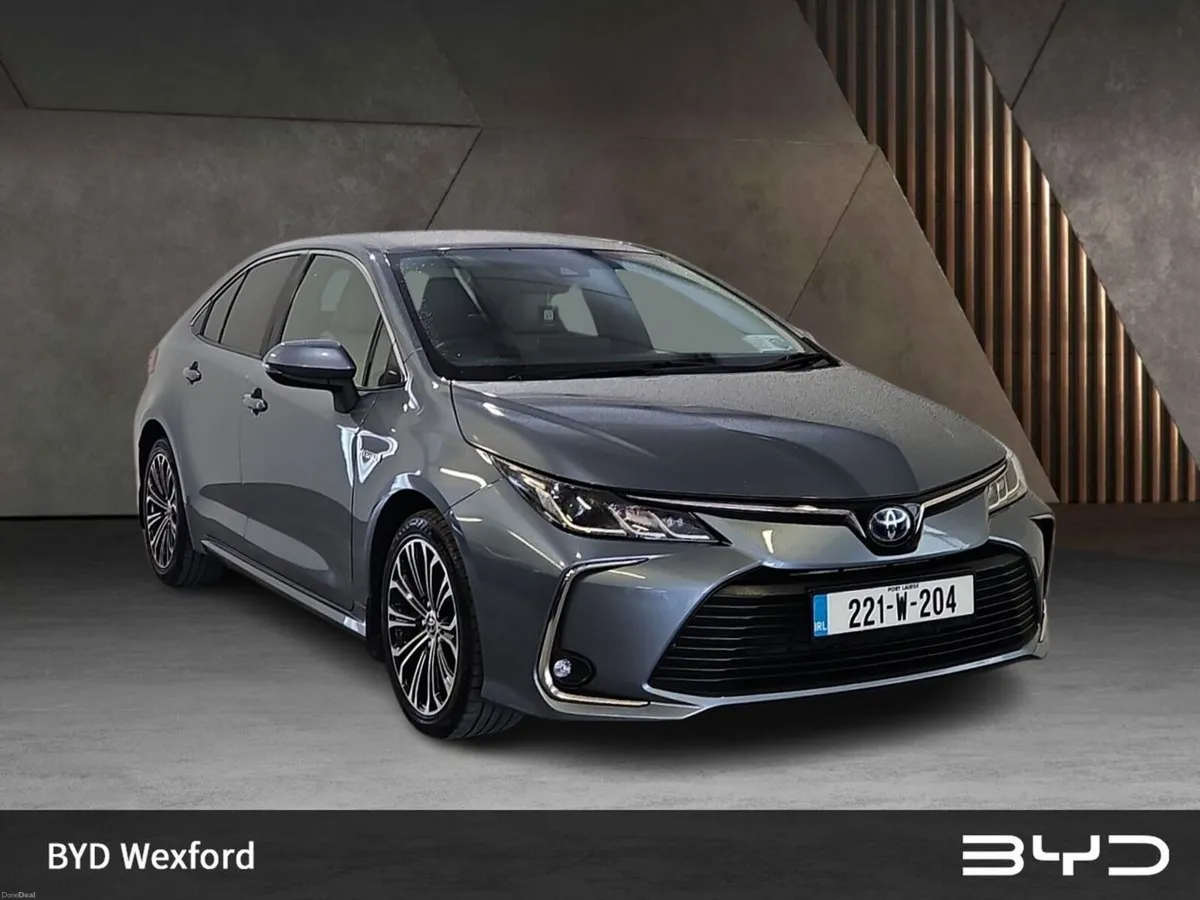 Toyota Corolla 1.8 Hybrid Luna Sport Saloon - Image 1