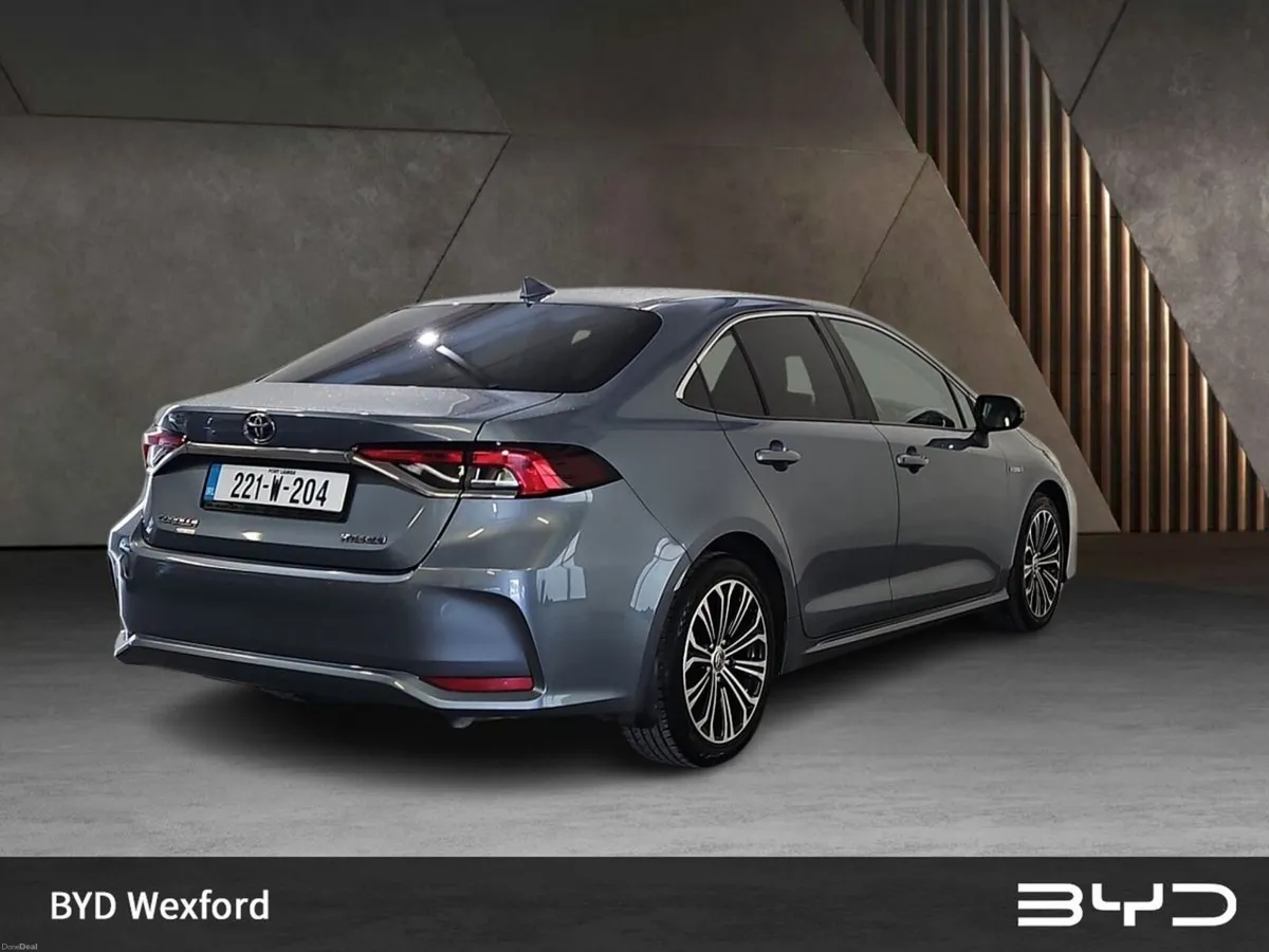Toyota Corolla 1.8 Hybrid Luna Sport Saloon - Image 4
