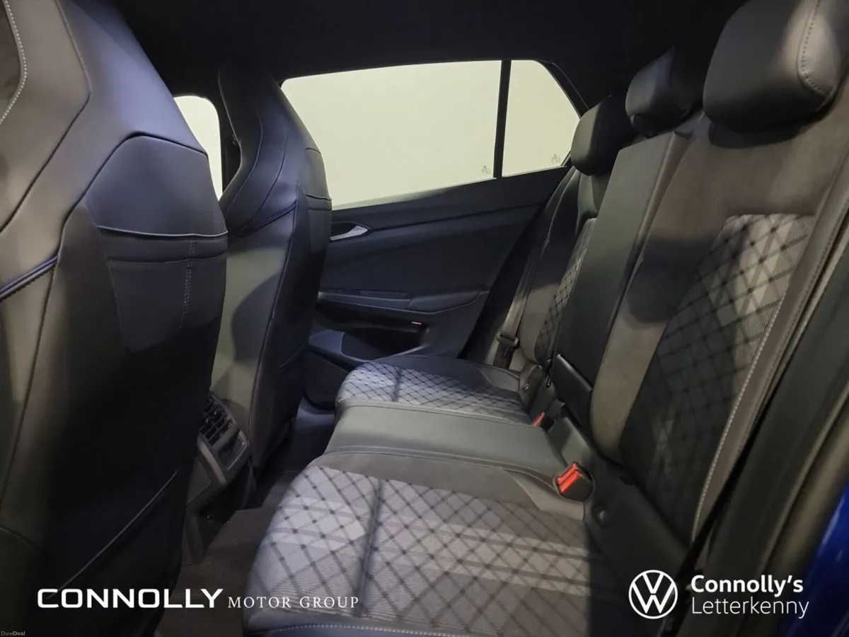 Volkswagen Golf R-Line 2.0DSG 150HP *Black Styling - Image 6