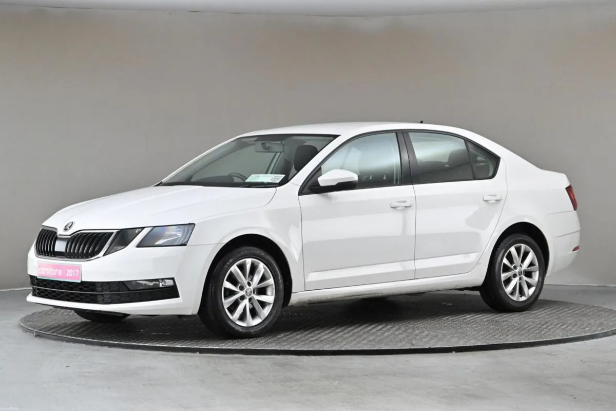 Skoda Octavia 1.2TSI AMBITION  5SPD 86BHP **CARPLA - Image 4