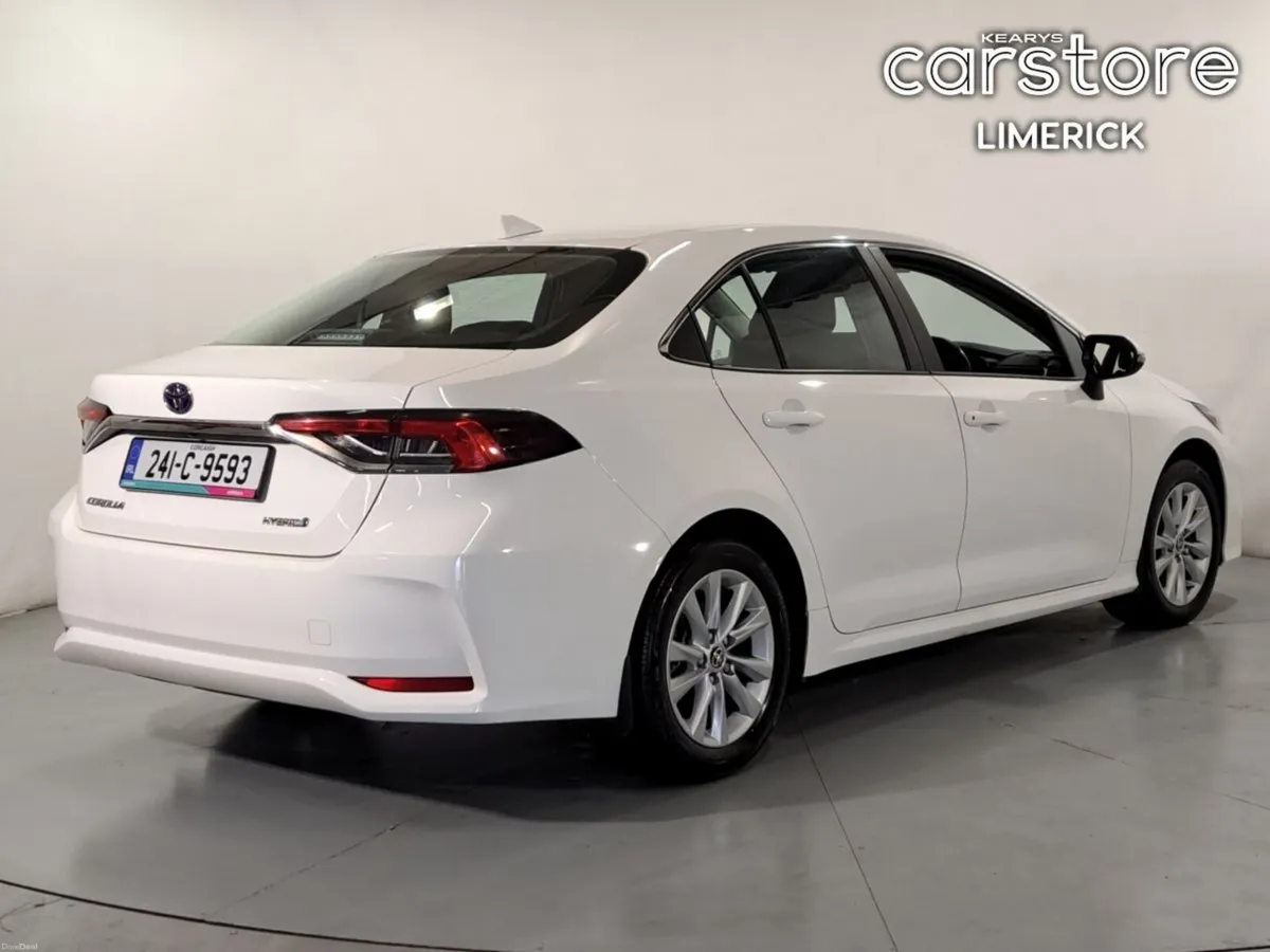 Toyota Corolla 1.8 Hybrid Luna Saloon - Image 3