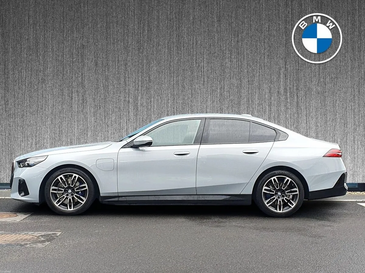 BMW 5-Series 530e M Sport Saloon - Image 4