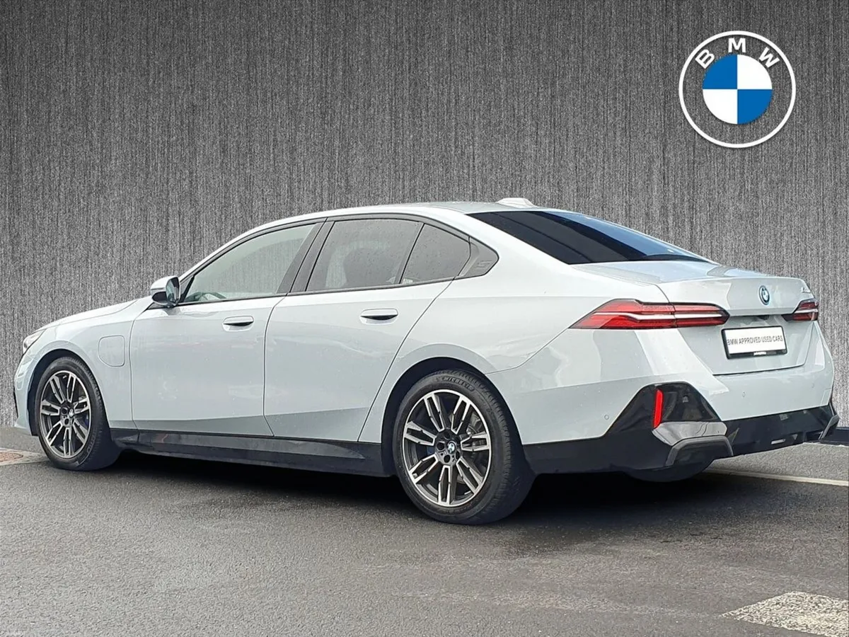 BMW 5-Series 530e M Sport Saloon - Image 3