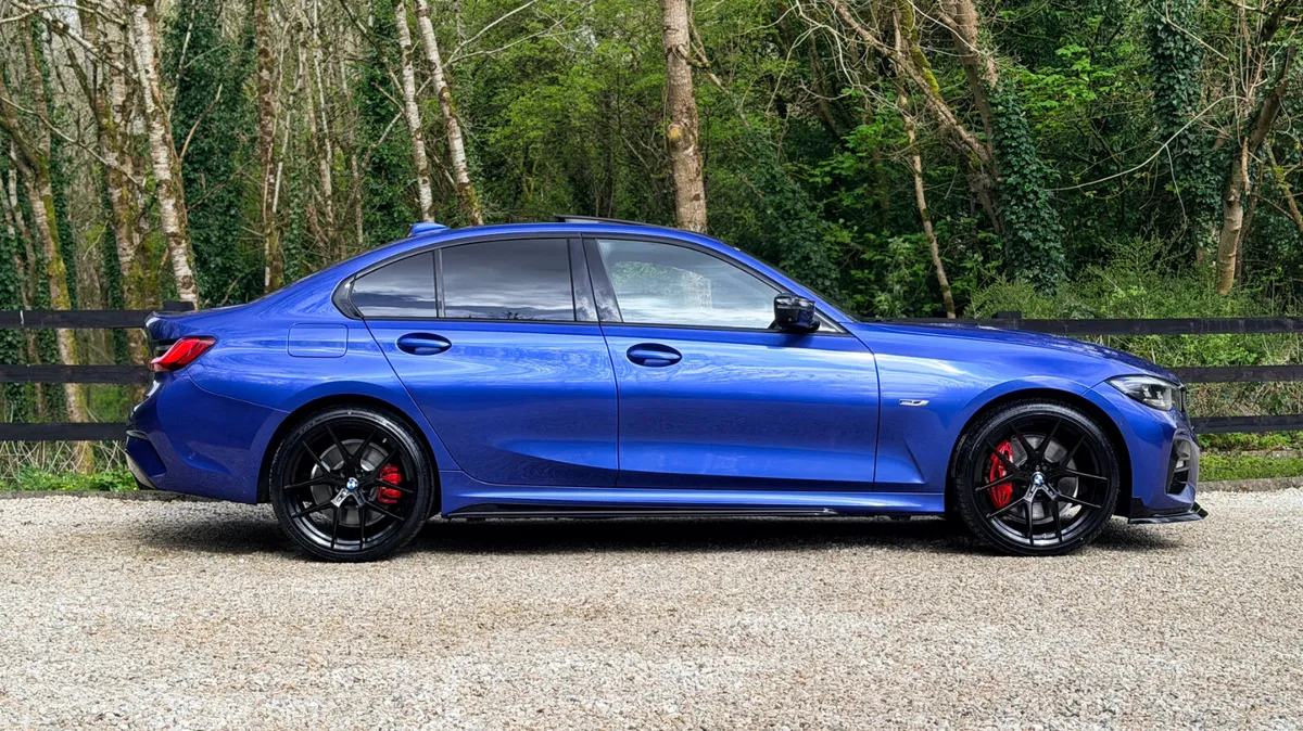 2022 (221) BMW 330e M Sport Pro Pack *SUNROOF - Image 4