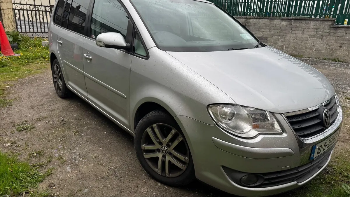 Volkswagen Touran - Image 2