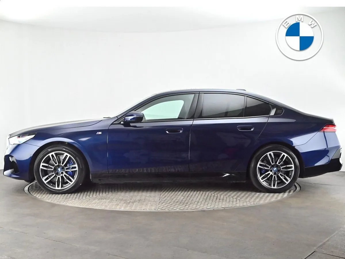 BMW i5 eDrive40 M Sport Saloon - Image 3