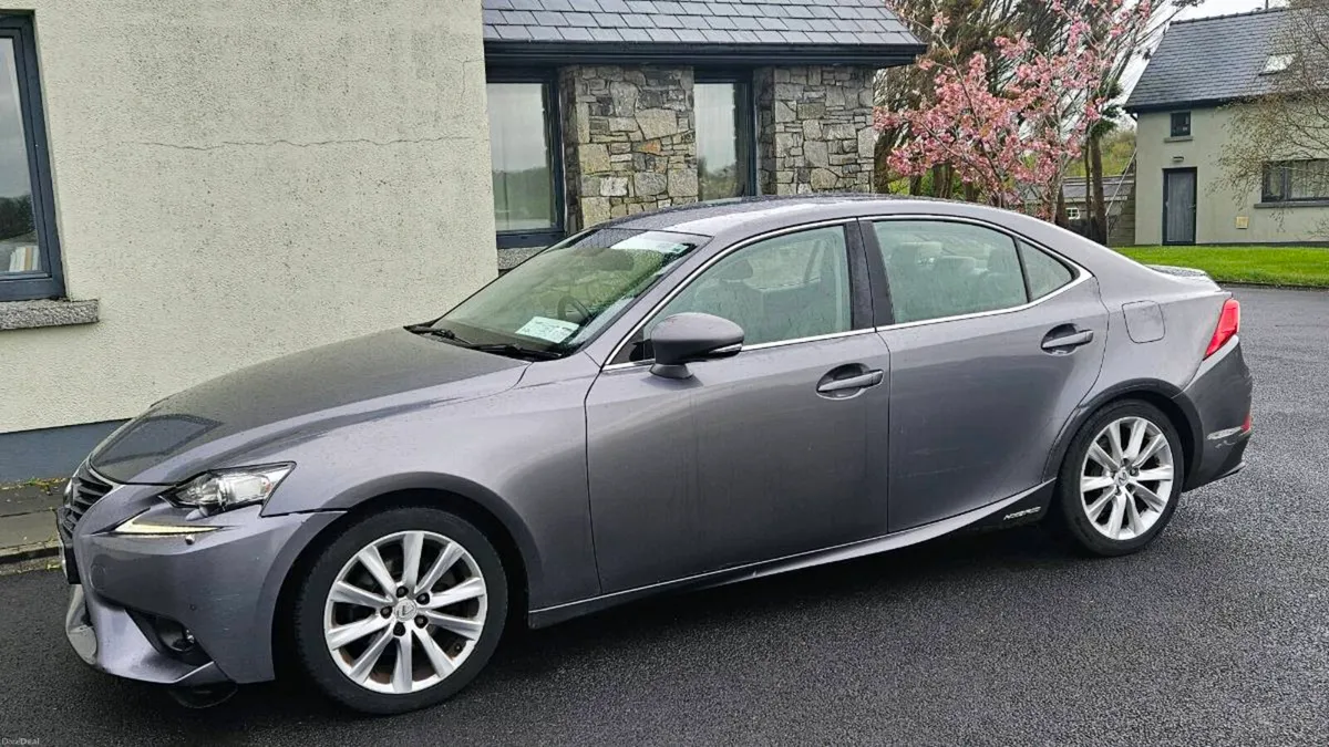 Lexus hybrid - Image 1