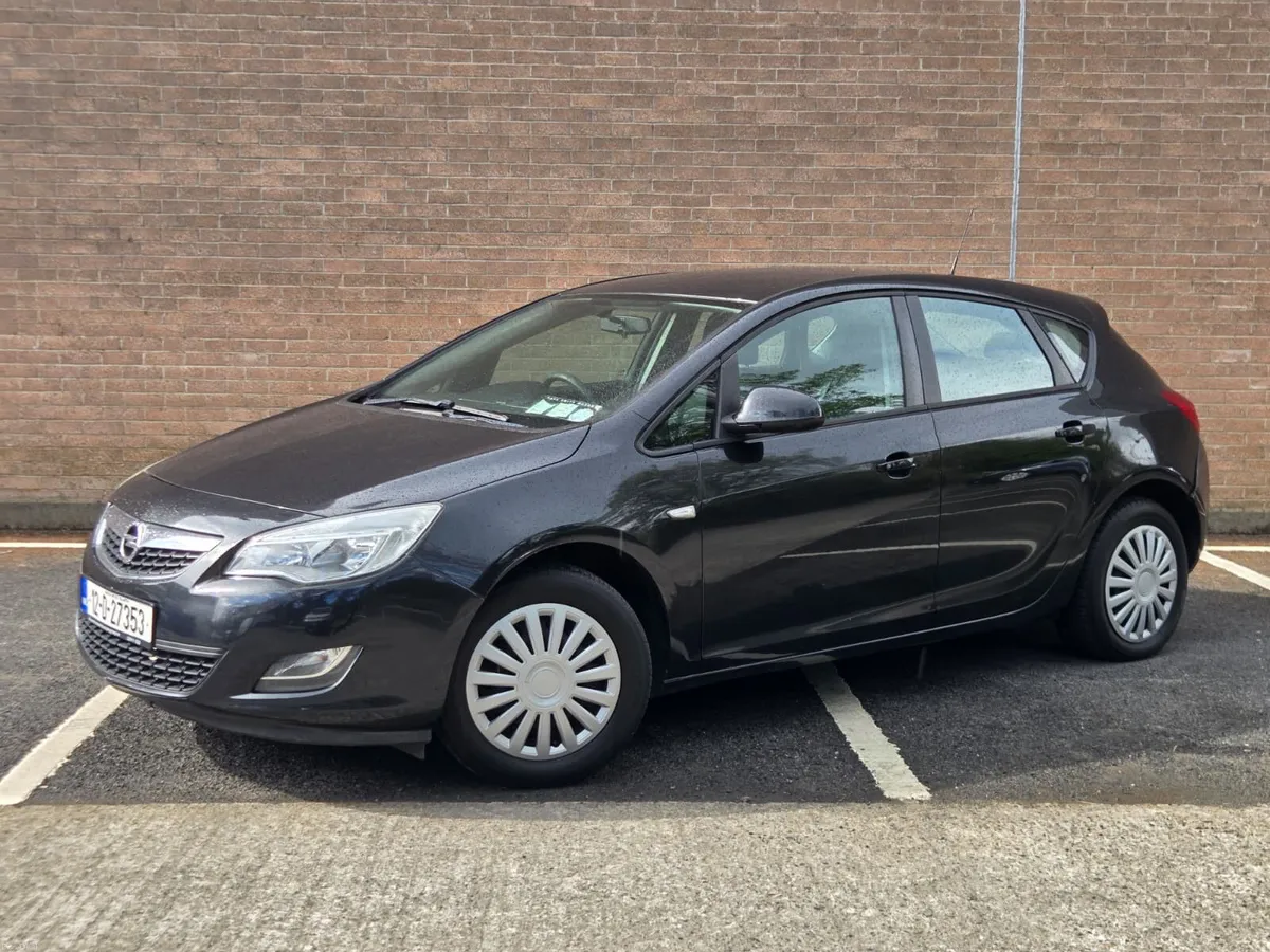 Opel Astra 2012 - Image 1