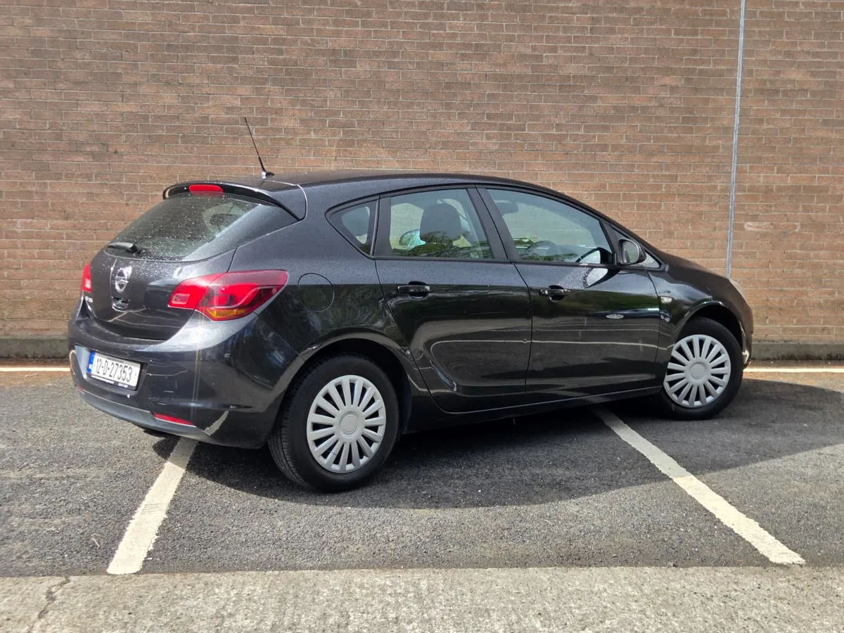 Opel Astra 2012 - Image 4