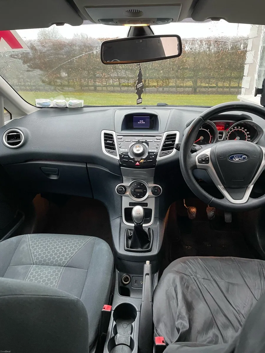 2011 Ford Fiesta - Image 3