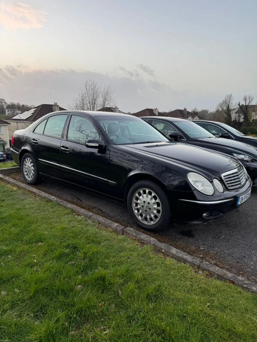 Private sale | Mercedes-Benz E200 | Automatic - Image 3