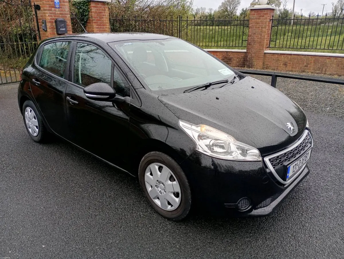 Peugeot 208 - Image 1