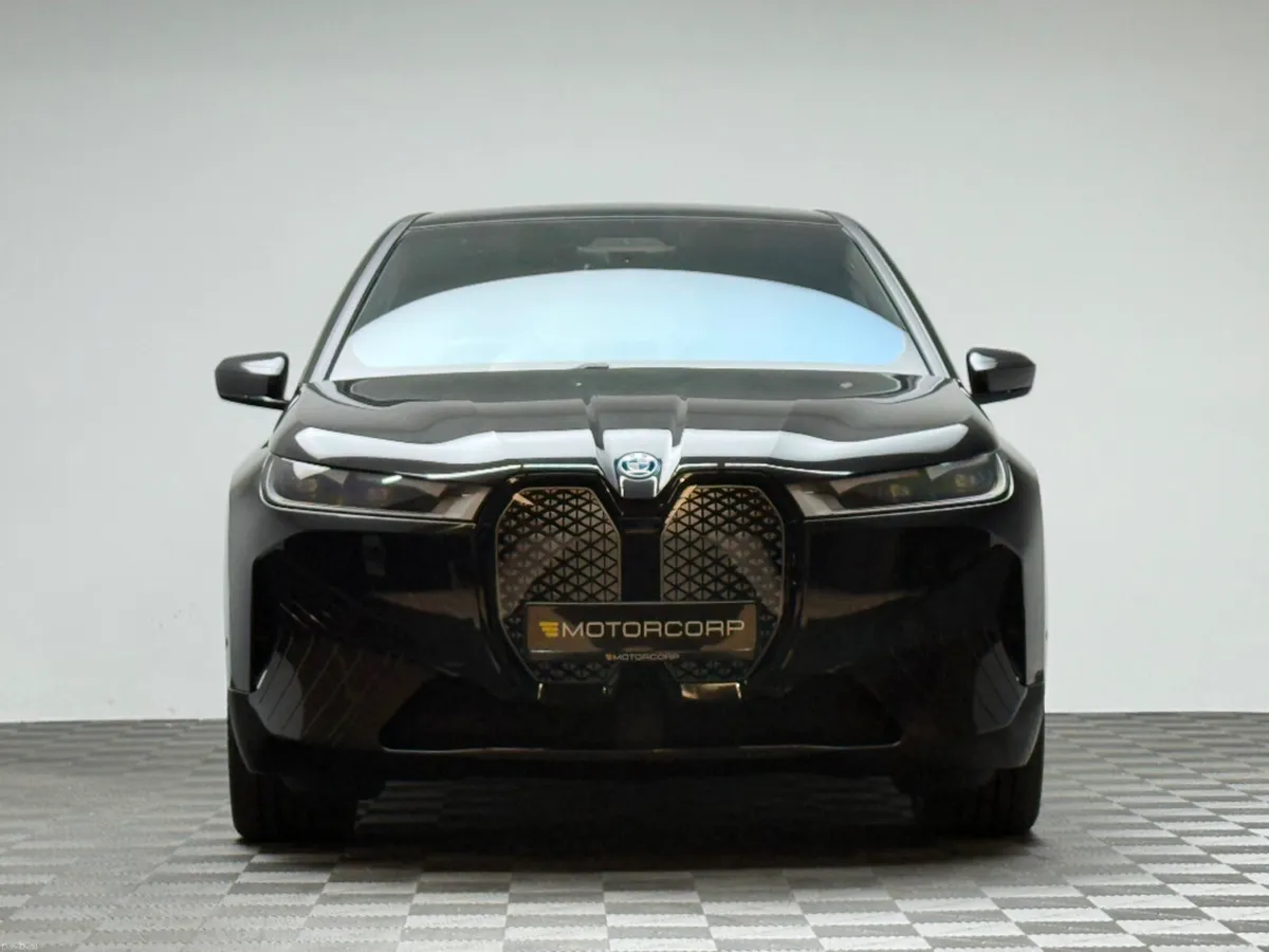 BMW iX 40 SPORT XDRIVE *PAN ROOF* - Image 2