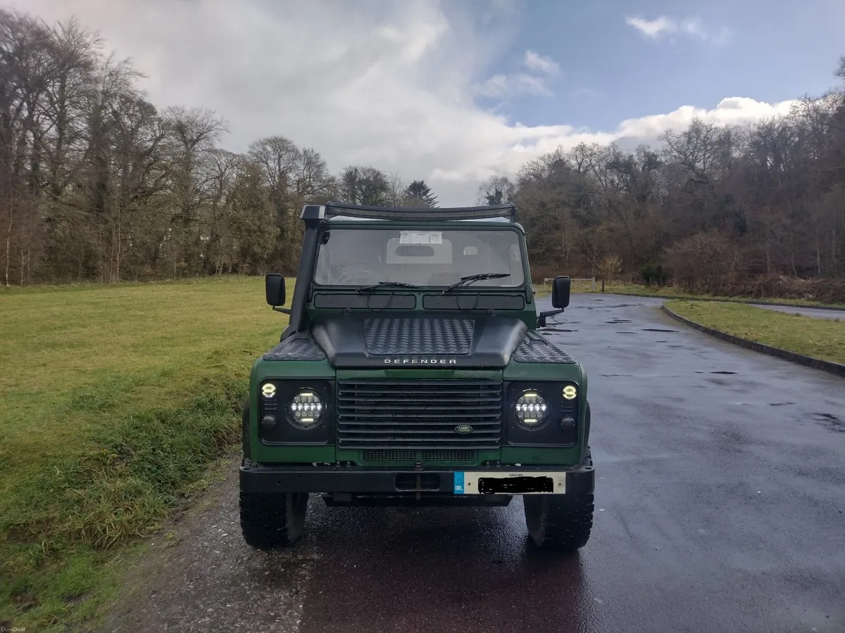 Land Rover Defender 2000 - Image 4