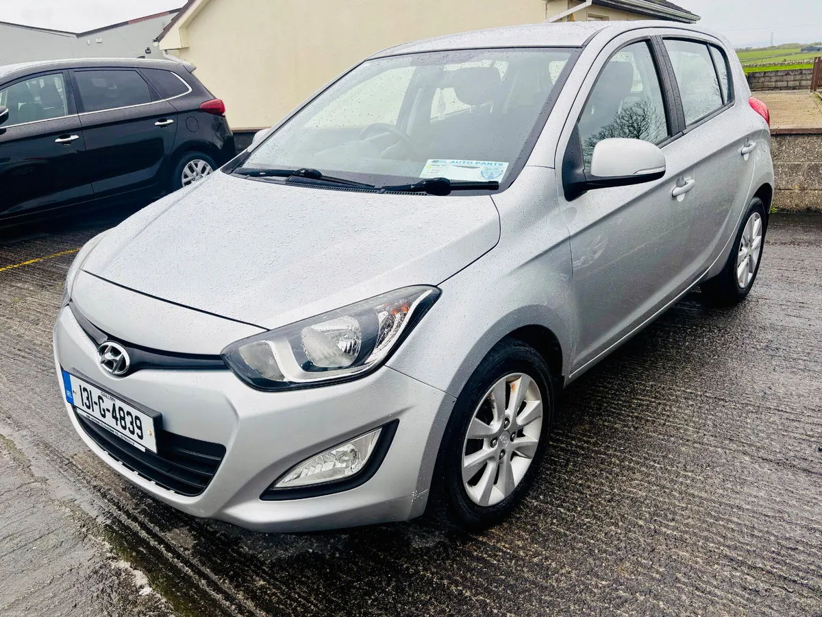 Hyundai i20 2013 LOW KMS IMMACULATE - Image 4