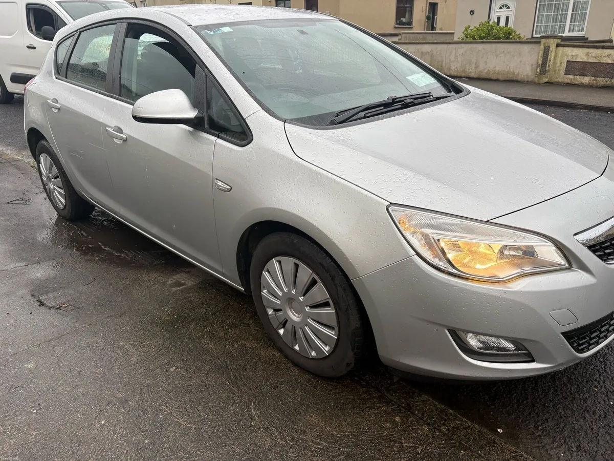 READ ADD..2013 Opel Astra 1.4 Petrol Hatchback - Image 3