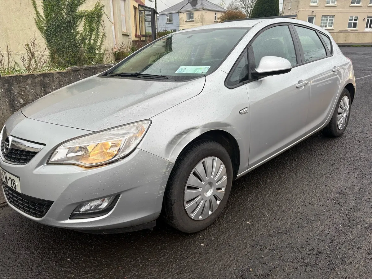 READ ADD..2013 Opel Astra 1.4 Petrol Hatchback - Image 4