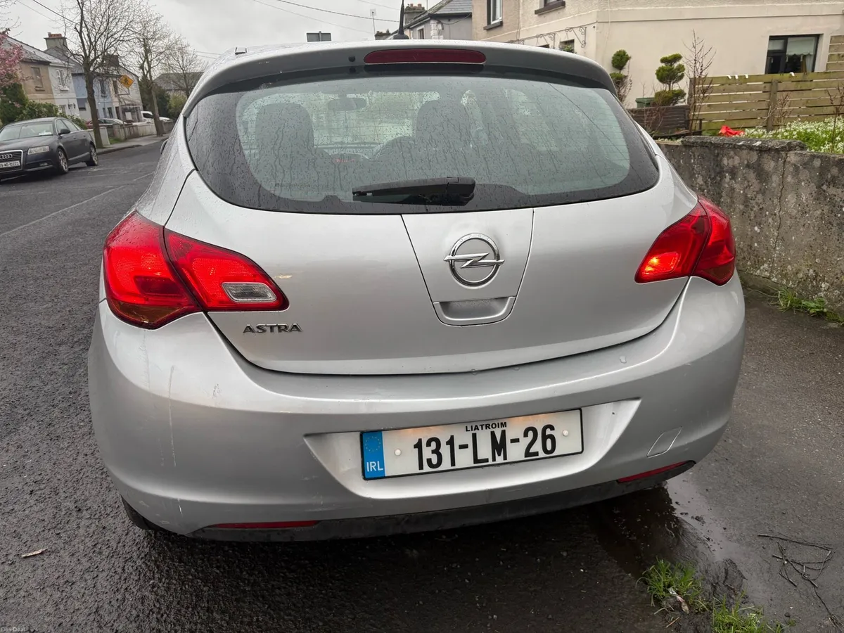 READ ADD..2013 Opel Astra 1.4 Petrol Hatchback - Image 2