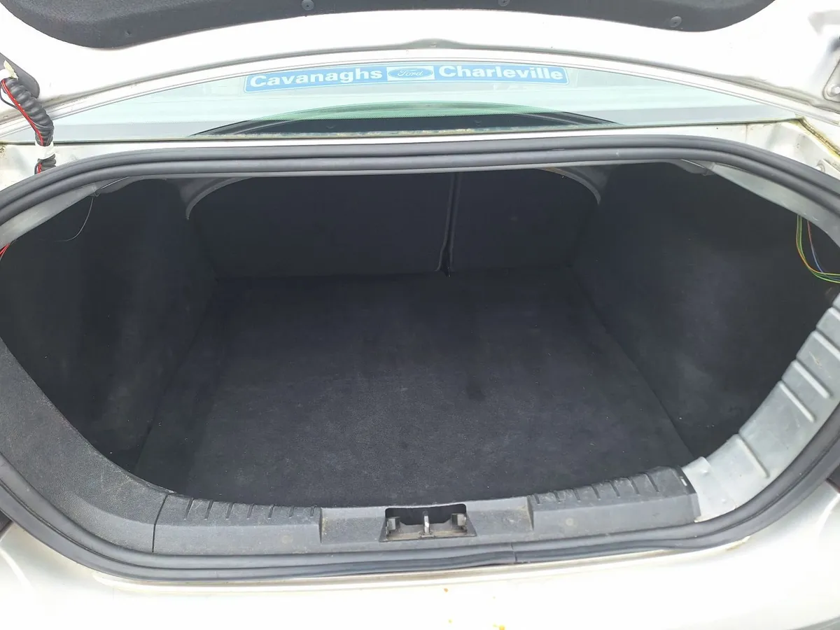 Ford Focus 2010 - Image 2