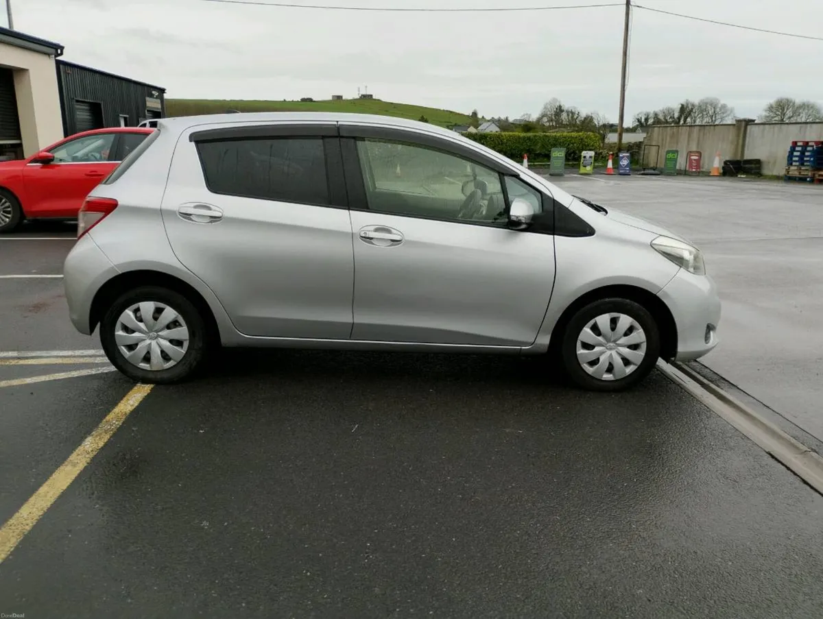 Automatic Toyota vitz 2012 - Image 3