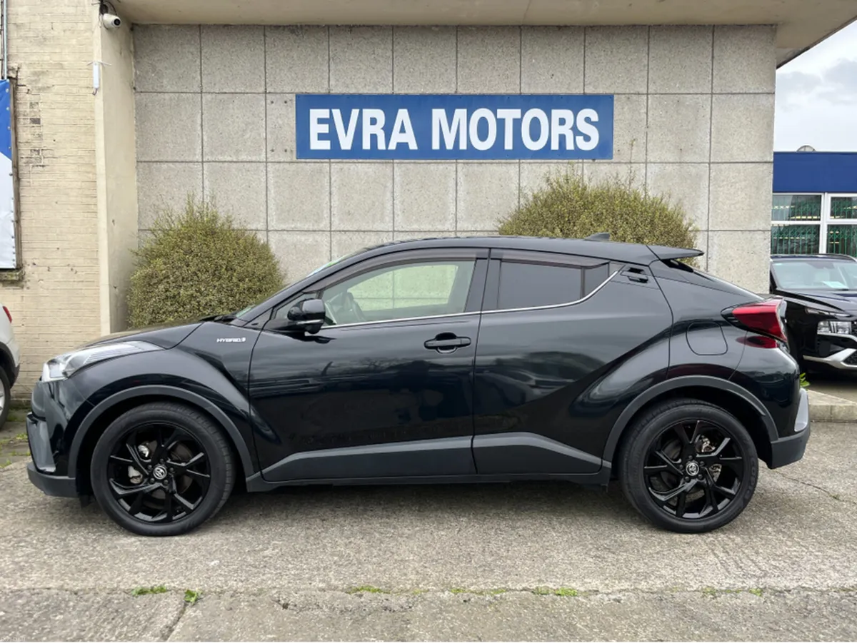 Toyota C-HR SOL NERO AUTOMATIC HYBRID 1.8 PETROL / - Image 6