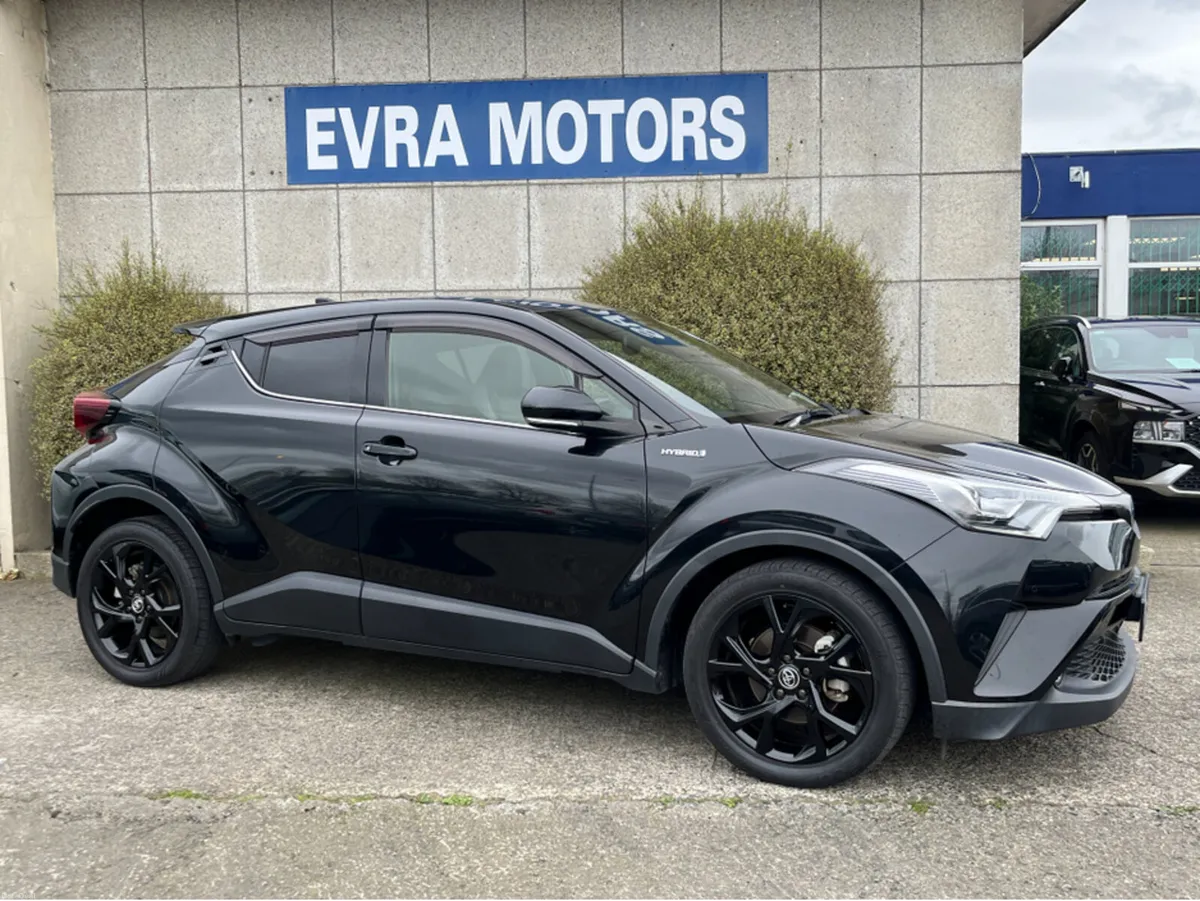 Toyota C-HR SOL NERO AUTOMATIC HYBRID 1.8 PETROL / - Image 3