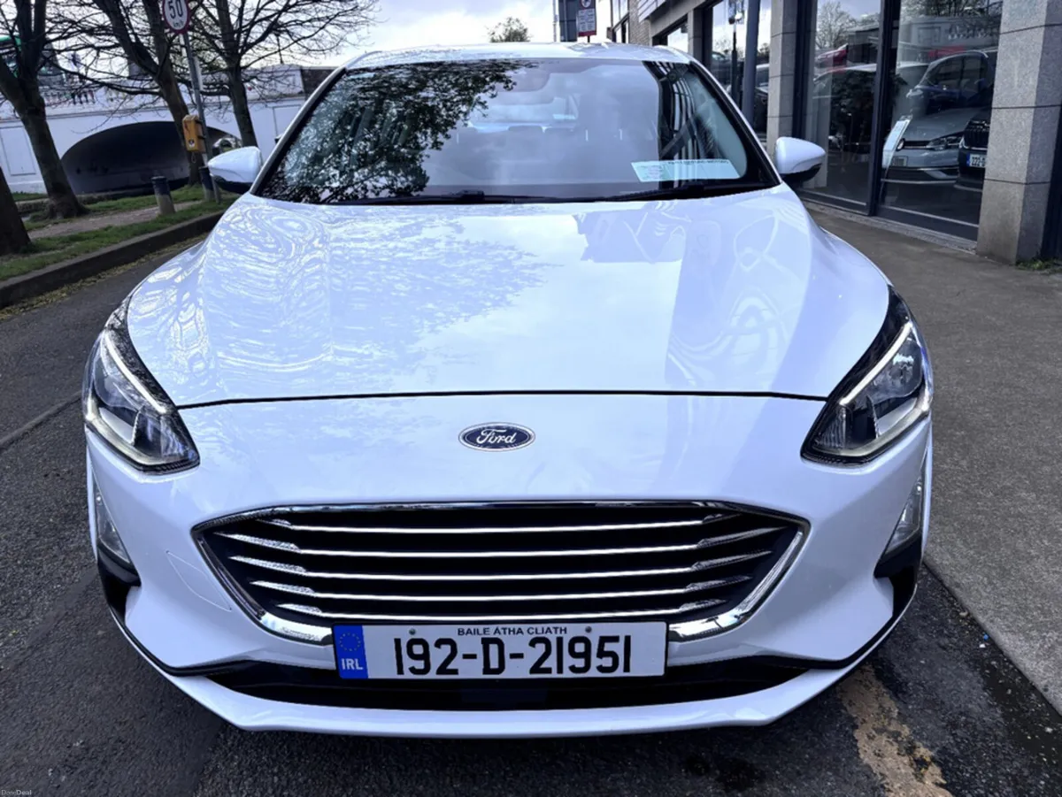 Ford Focus TITANIUM 1.0 125PS AUTO 5DR - Image 3