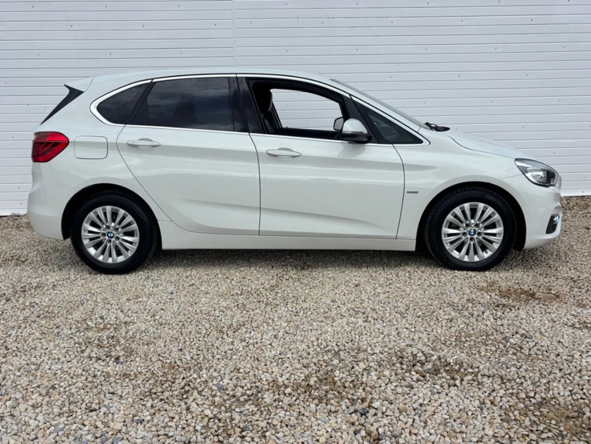BMW 2-Series 218 5DR AUTO - Image 3